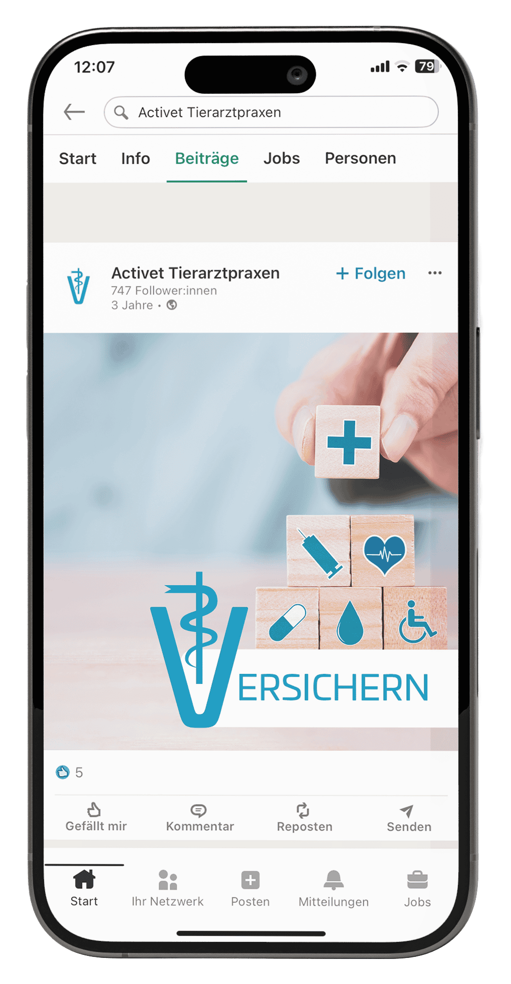 LinkedIn-Beitrag der Activet Tierarztpraxen mit medizinischen Symbolen und dem Schriftzug „Versichern“.